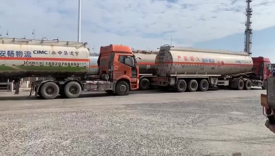 Cosmetics Raw Material Tanker Line Up.mp4